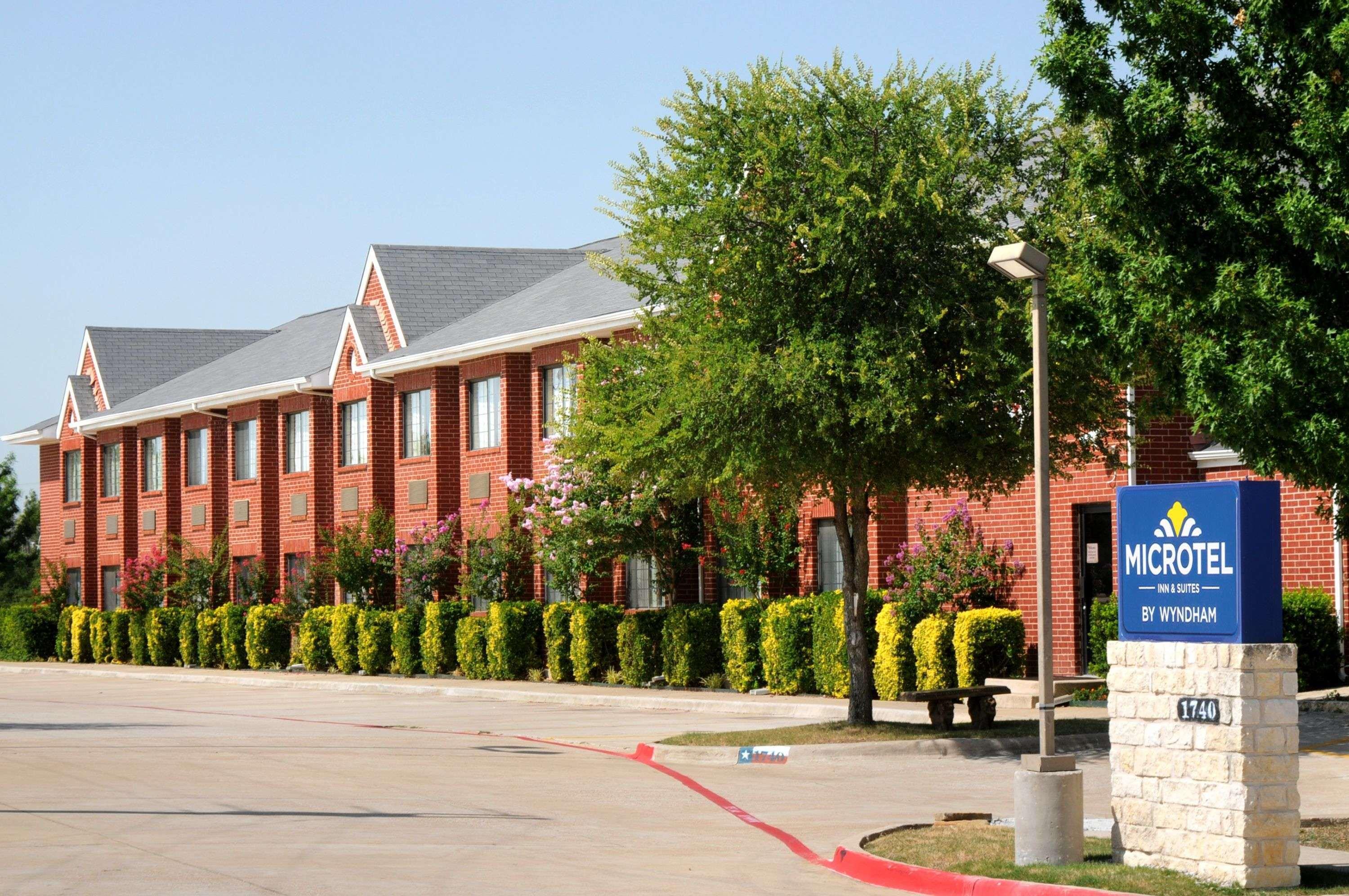 Microtel Inn & Suites By Wyndham Arlington/Dallas Area Exterior photo